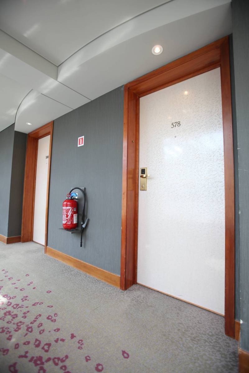 Porte de bureaux avant habillage