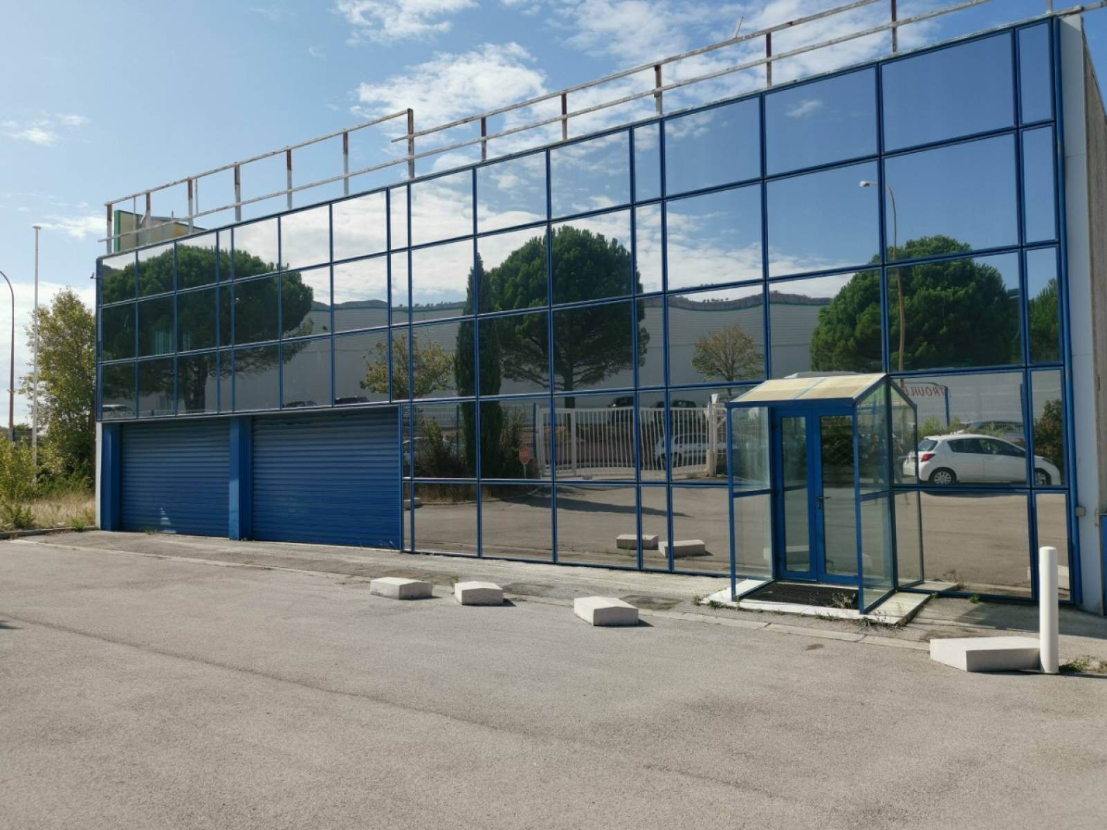 Films effet miroir à 90% de rejet de chaleur dans une usine à Vitrolles, Etang de Berre