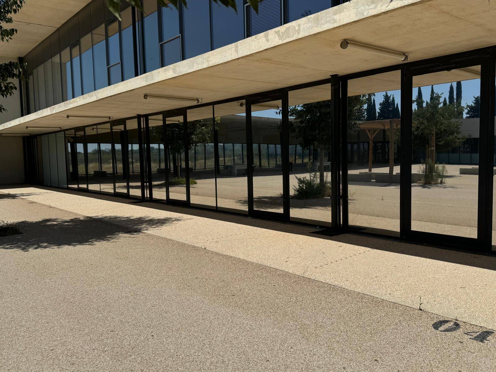 Film de protection solaire avec aspect argent miroir sans tain dans le 30