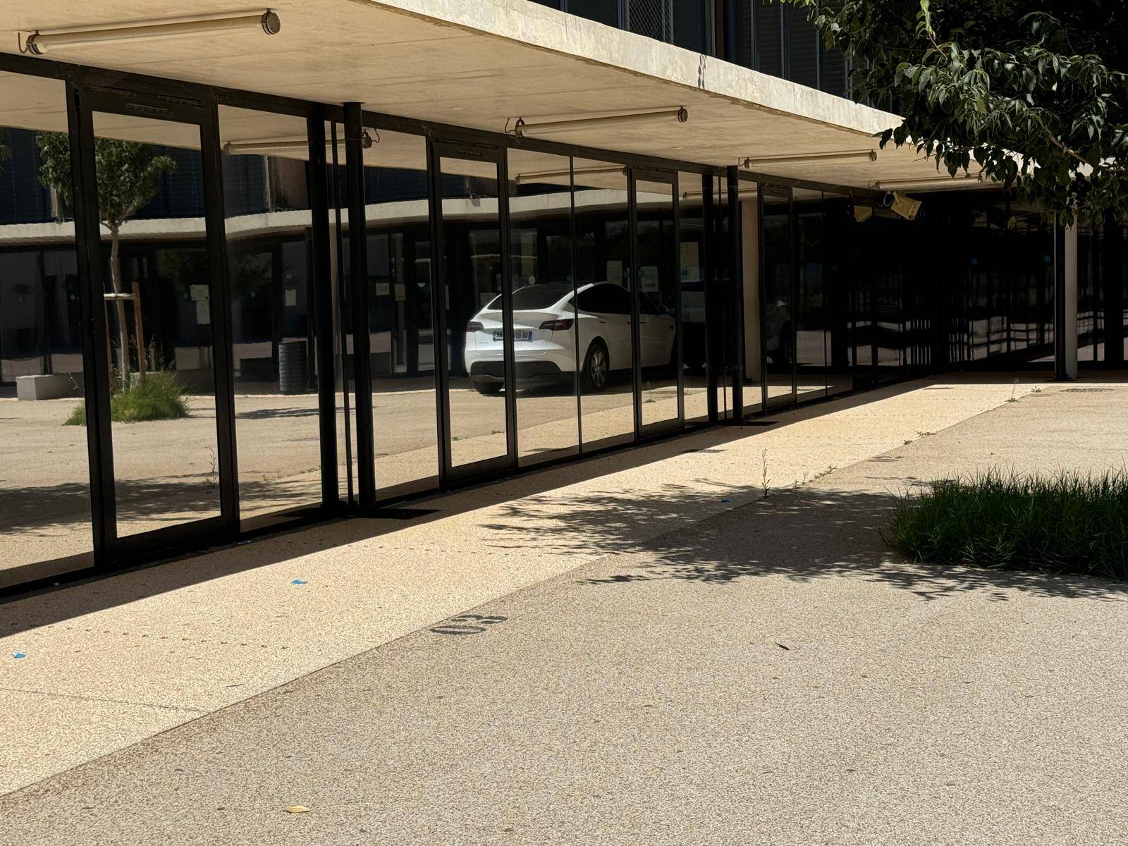 Sécurisation des vitres d'un collège dans le Gard dans le cadre du PPMS