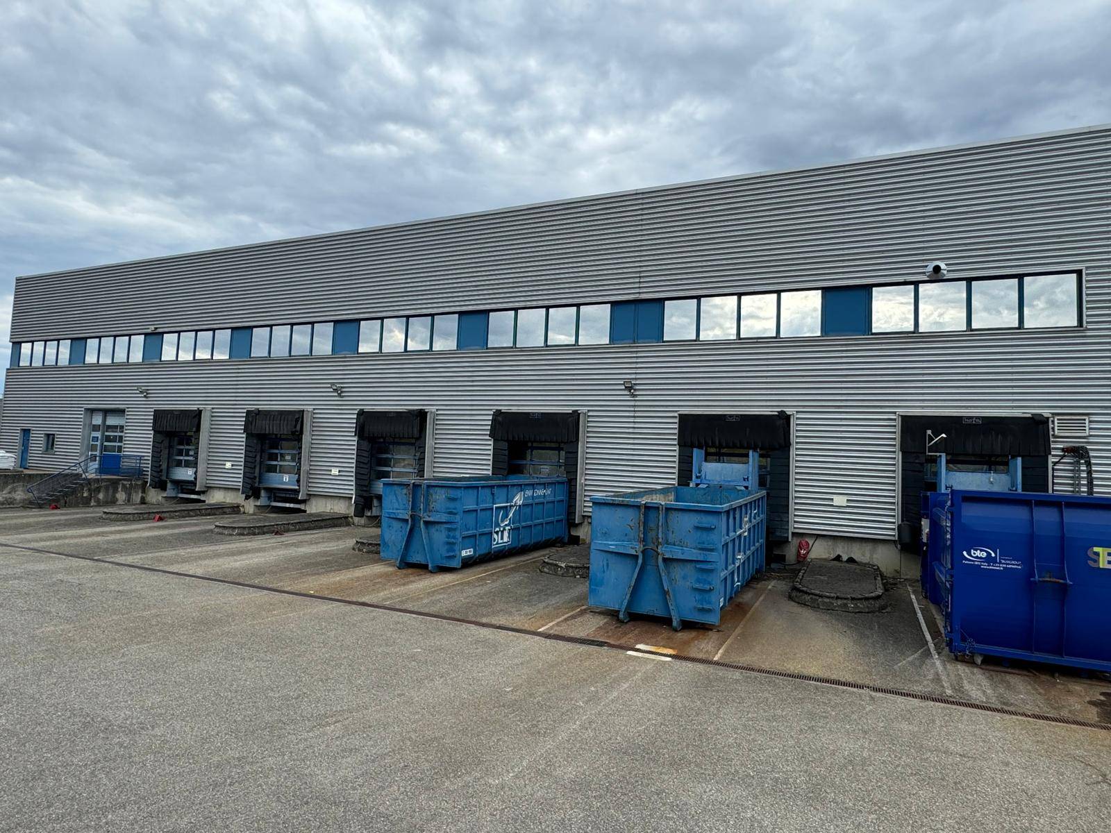 Installation de films de protection solaire pour un groupe pharmaceutique près de Grenoble en Isère