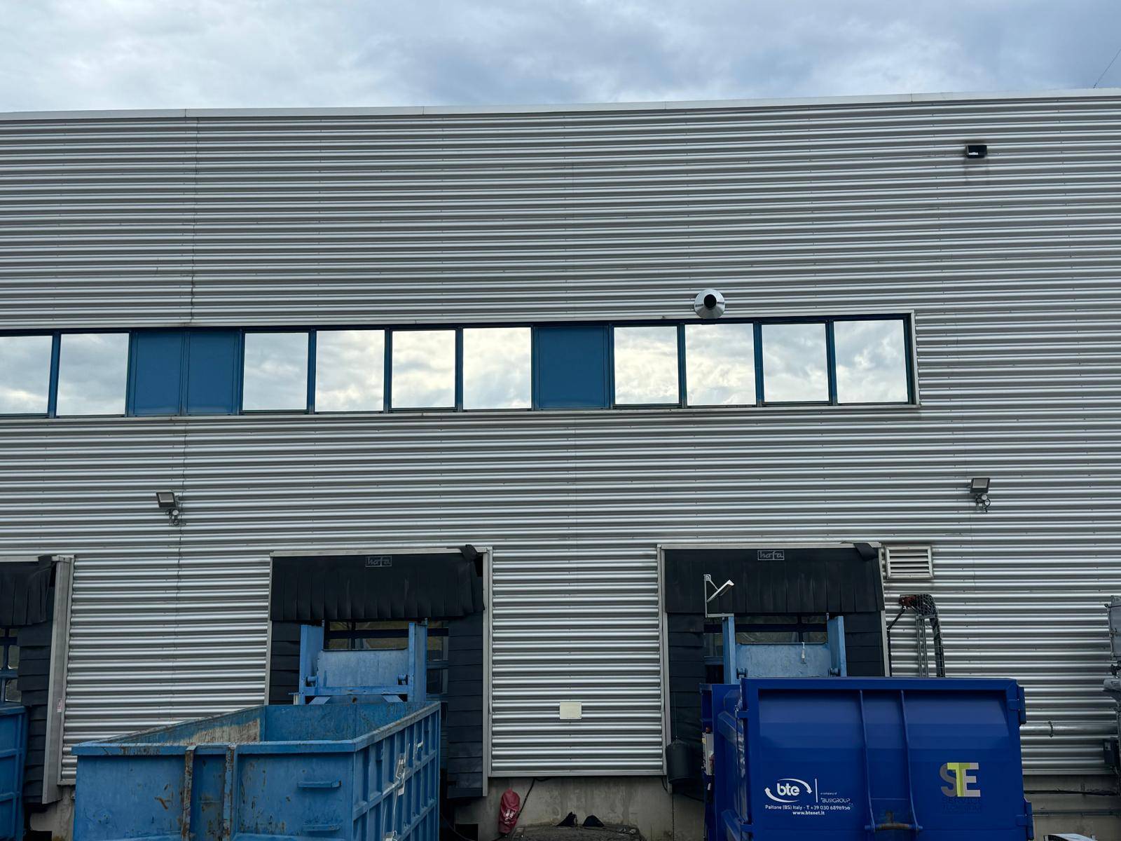 Installation de films de protection solaire pour un groupe pharmaceutique près de Lyon Rhône