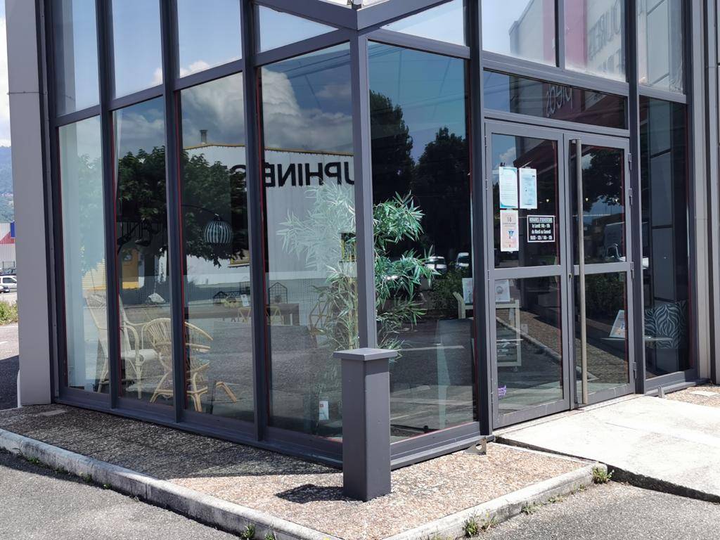 Protection des façades vitrées avec l'application d'un film Solar Screen à Saint-Martin-d'Héres