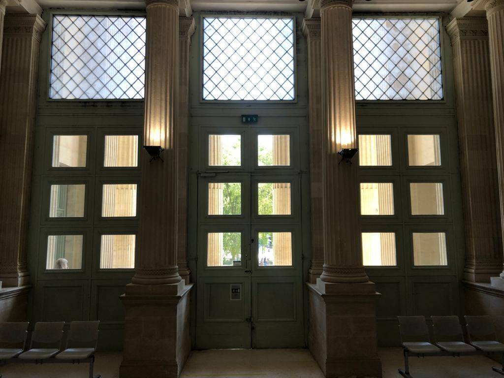 Portes vitrées habillées de films de sécurité anti intrusion Tribunal judiciaire de Nîmes