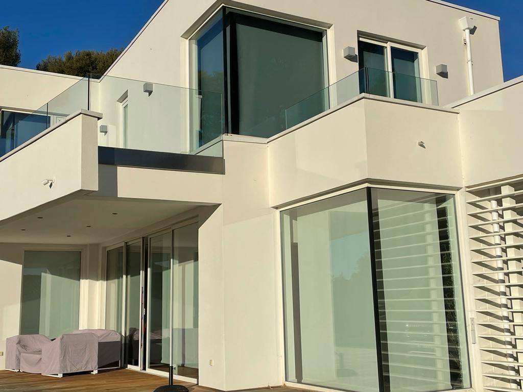 Maison d’architecte à Cassis : protection des baies vitrées avec film solaire anti chaleur