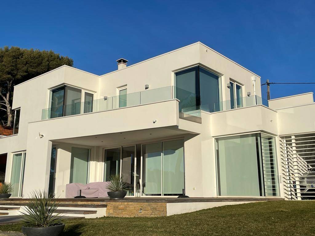 Villa contemporaine avec vitrages équipés de films solaire près de Cassis