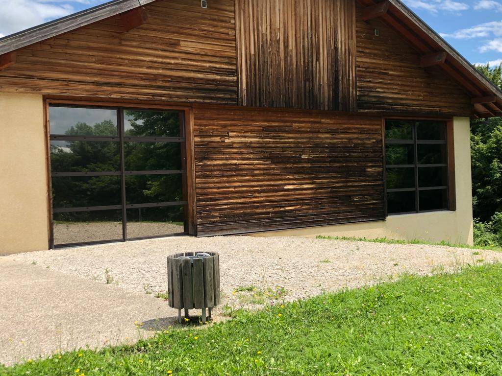 Fillm solaire résistant aux rayures pour vitrages sur un bâtiment public