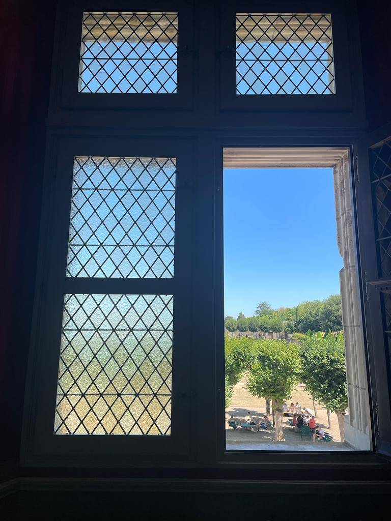 Un film anti chaleur de sécurité qui laisse passer la luminosité pour préserver les oeuvres d'art dans les châteaux autour de Chambord