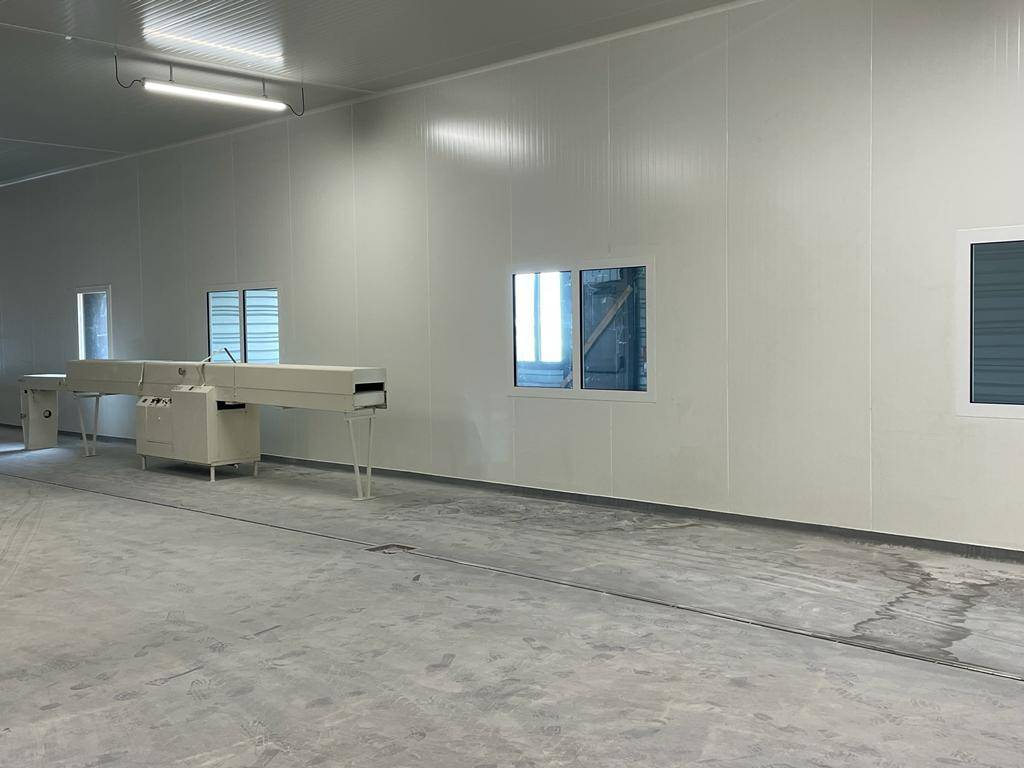 Film de sécurité pour protéger les vitres d'une usine agroalimentaire près de Narbonne dans l'Aude