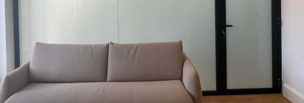 Opacité variable d'une paroi de verre commandée à distance dans des bureaux près du 16ème arrondissement de Paris