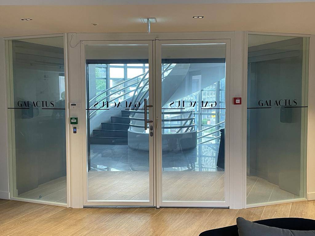 hall d'accueil vitré bureaux de Lyon