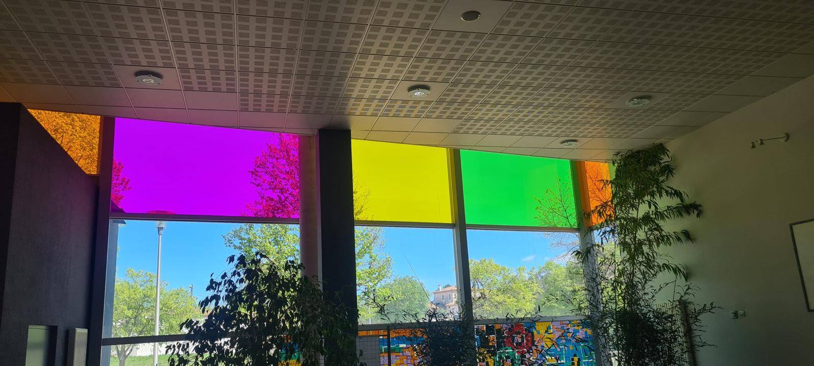 Personnaliser les vitres d'un collège avec des films décoratifs dans le Gard