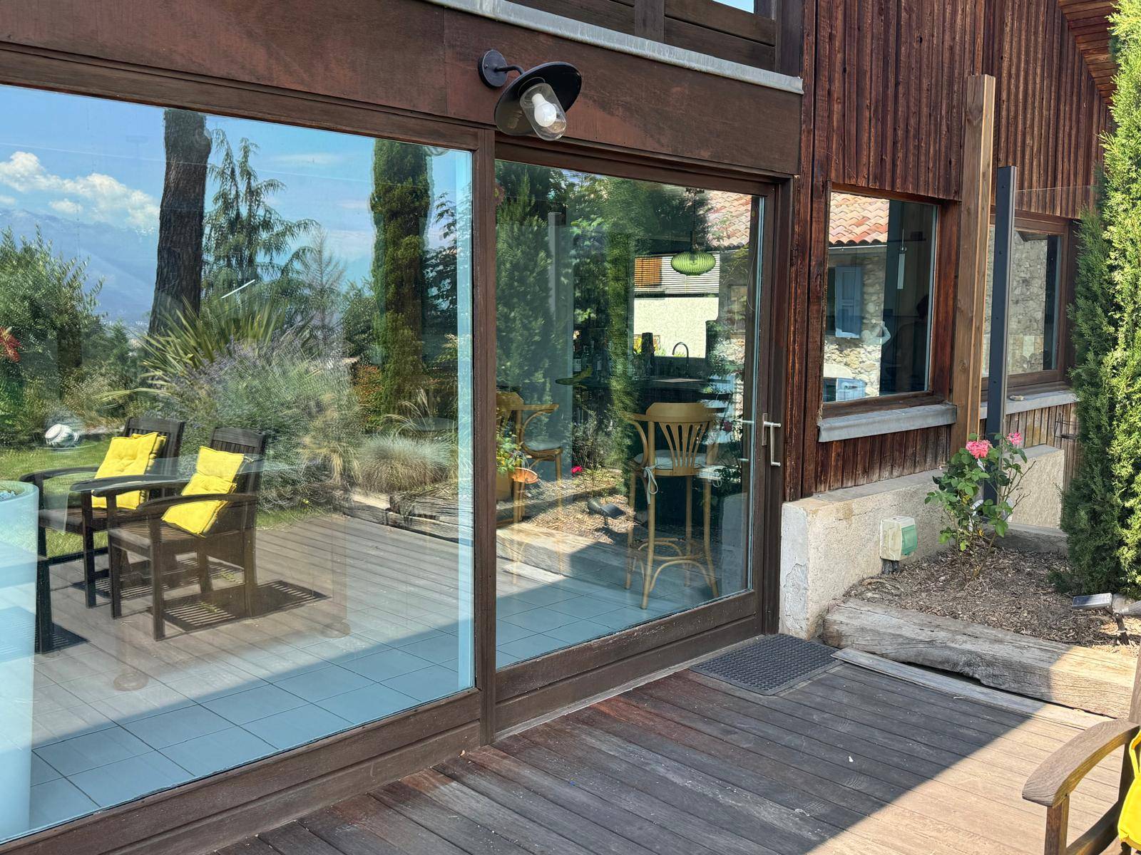 Installation de films de protection solaire pour maintenir une température agréable l'hiver à Grenoble dans le 38