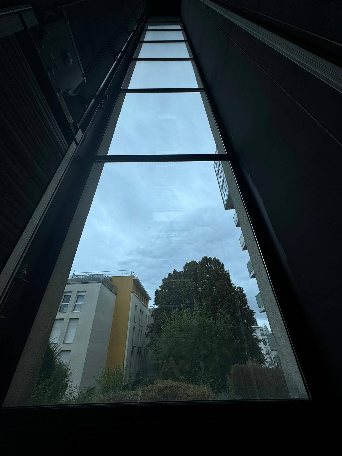 Installation de films de contrôle solaire pour assurer le bon fonctionnement de l'ascenseur l'été dans le 74