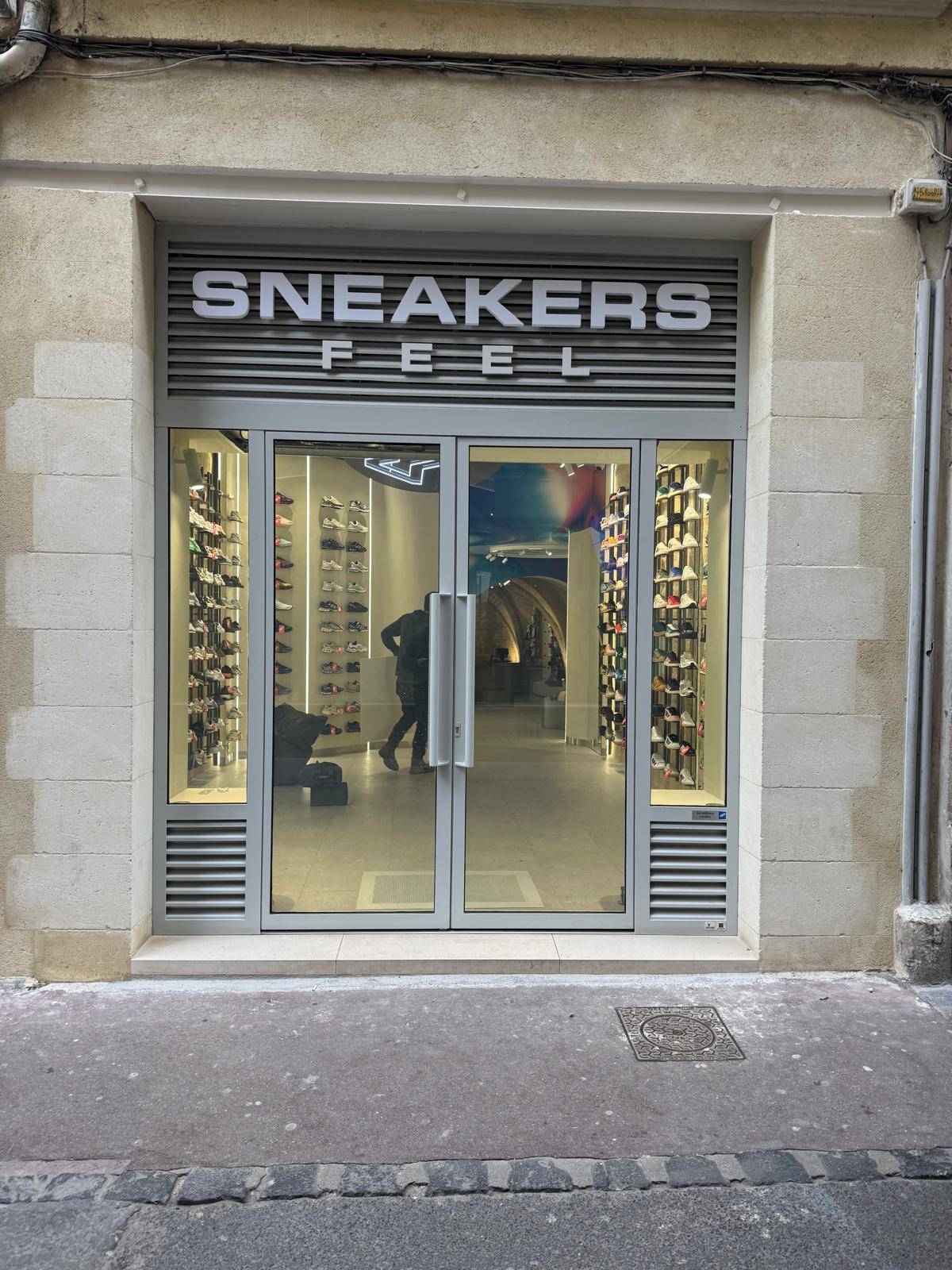 Installation de films à opacité variable pour un commerce à Montpellier Hérault