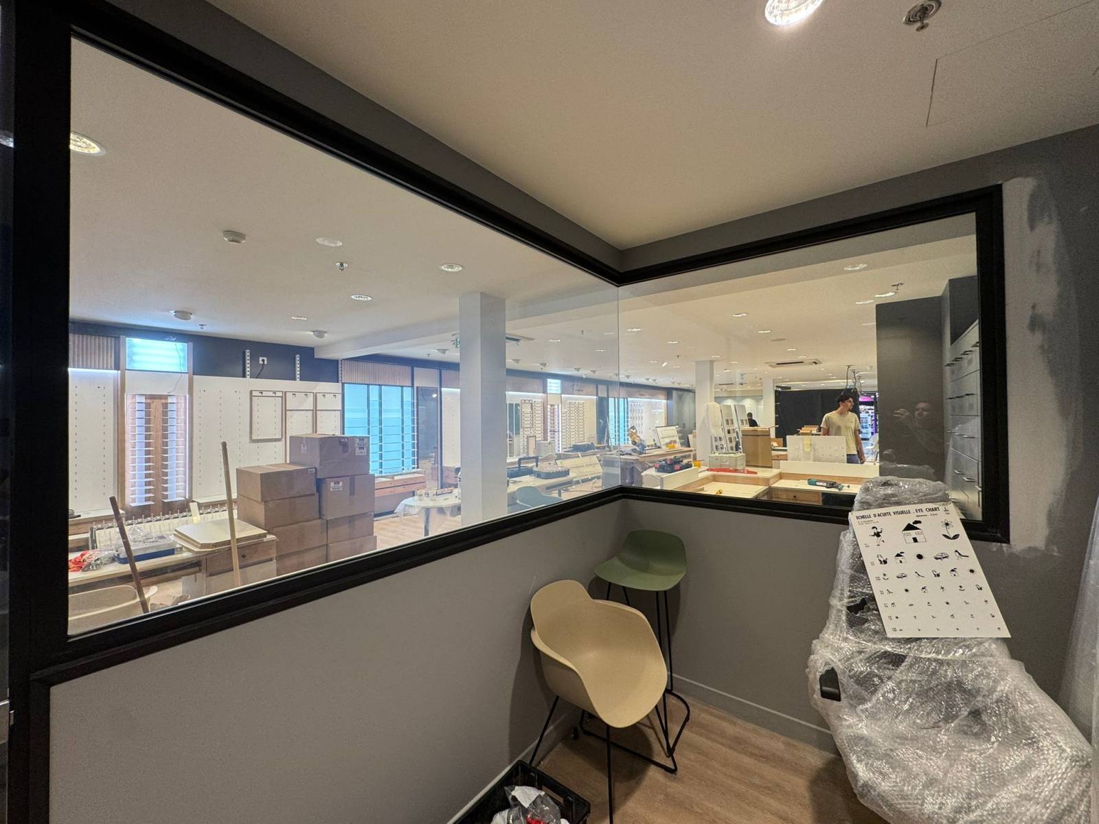 Photo au sein de la zone d'examen avec film opacifiant connecté en mode transparent à Perpignan