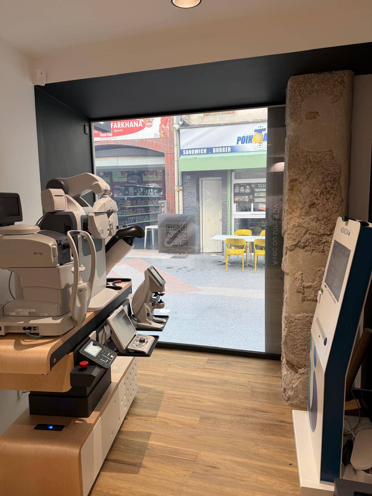 Installation d'un e-film dans un commerce de Saint-Marcellin 38