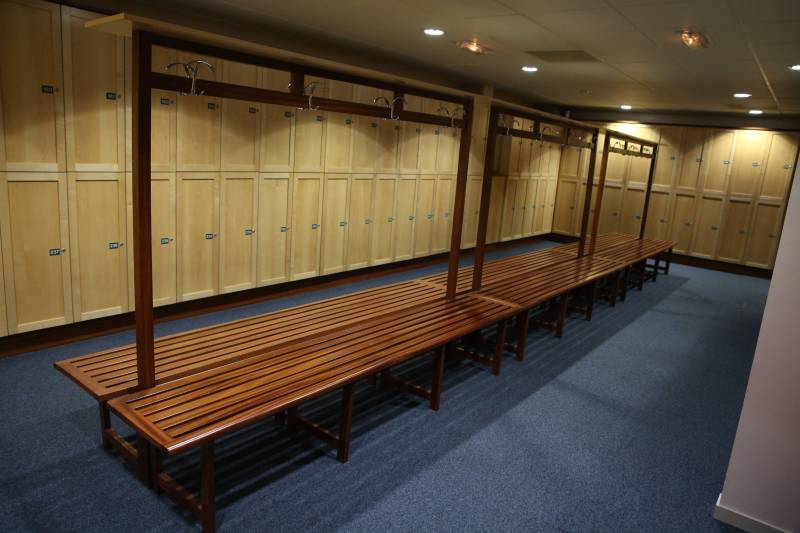 Vestiaire avant pose d'un revêtement adhésif Cover Style