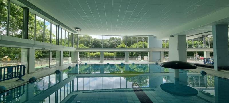 Signalétique des vitrages de la piscine municipale de Chambéry