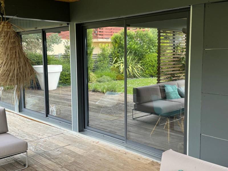 Conserver la lumière naturelle tout en se protégeant du soleil avec le film solaire 245 XC à Ségny 01