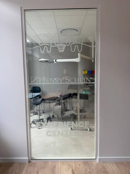 Pose du smart film avec logos intégrés à Lyon 69