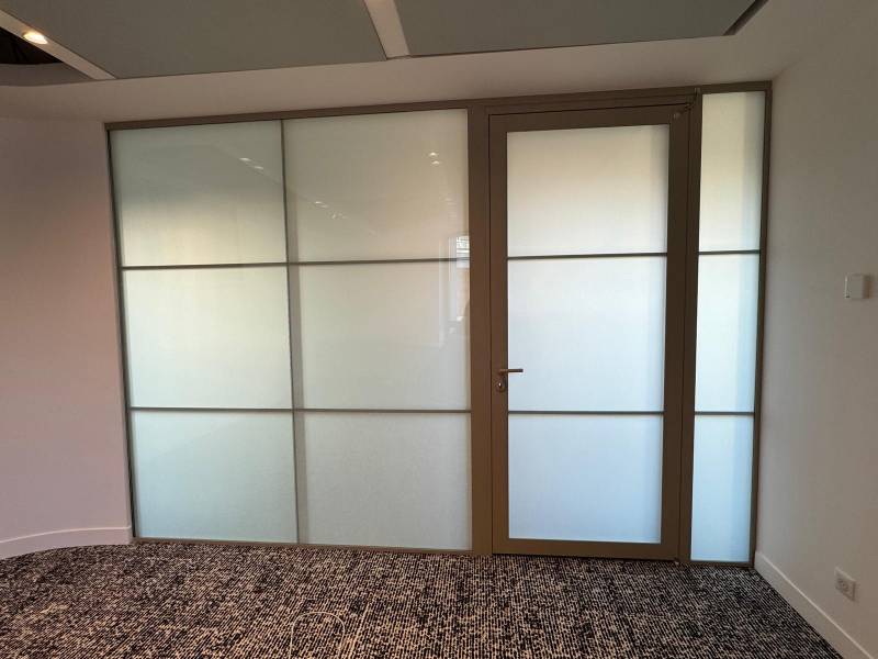 Pose de films connectés à occultation variable à Paris 8ème