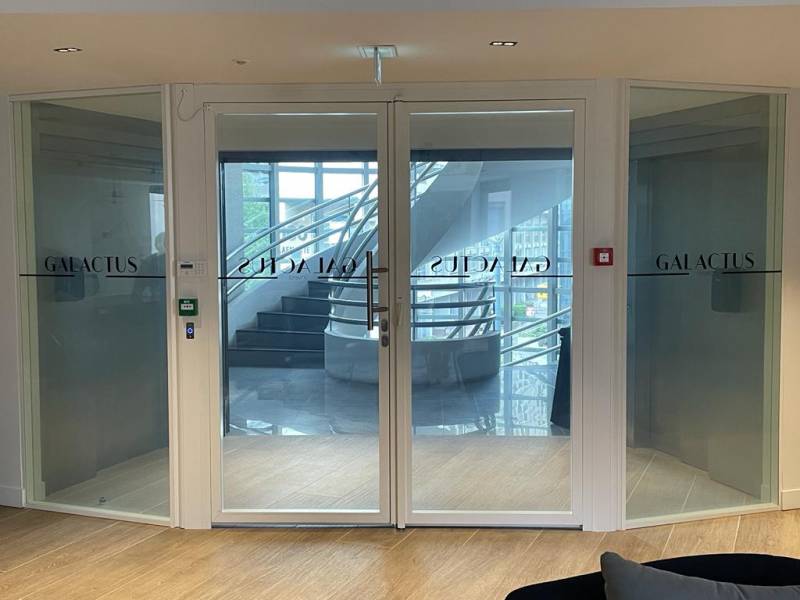hall d'accueil vitré bureaux de Lyon