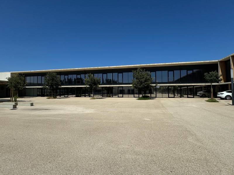 Film miroir sans tain pour réduire la chaleur dans les classe d'un collège du Gard