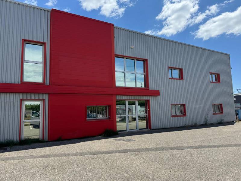 Pose de films solaires pour réduire la chaleur au sein d'une entreprise dans le 26