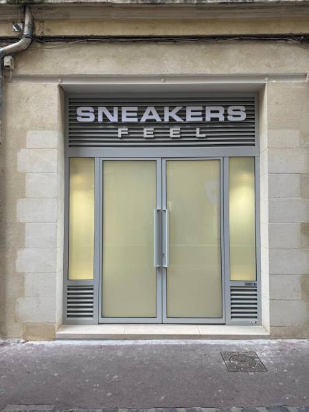 Pose de films à opacité contrôlée pour un magasin à Montpellier 34