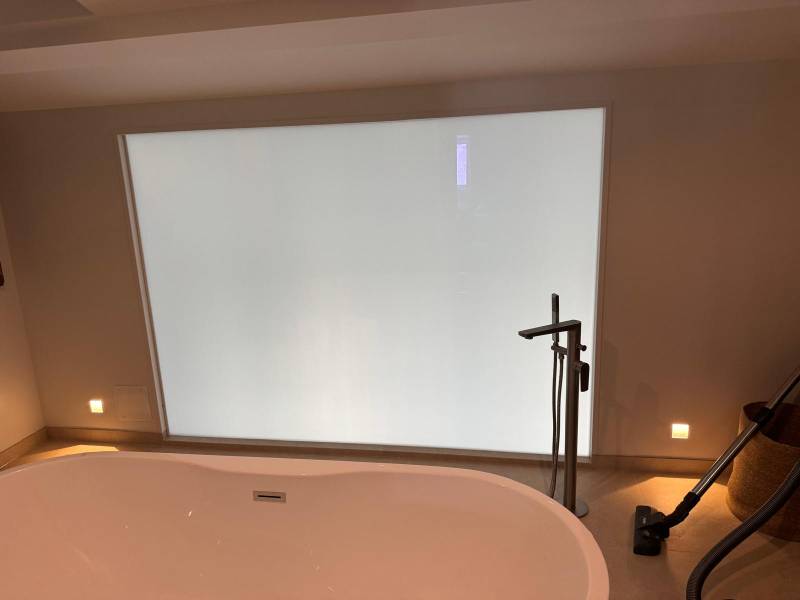 Film dépoli aspect opaque dans une salle de bain en région parisienne 