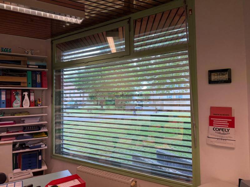 Film de protection solaire pour ERP dans le 26