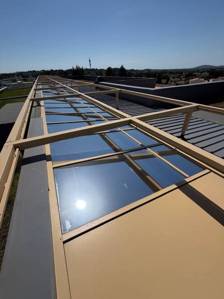 Installation de film de protection solaire pour le collège de Juvignac 34 : 250 m² de vitrage au service du confort des élèves