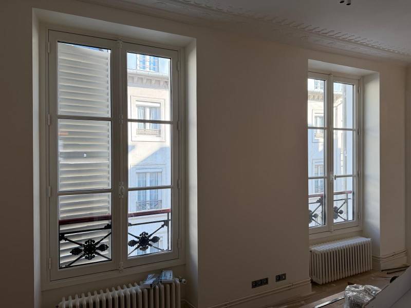 Installer des films anti-UV pour lutter contre la décoloration en région parisienne