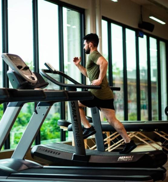 Faire teinter les vitres d'une salle de sport en posant un film solaire à Romans, Drôme