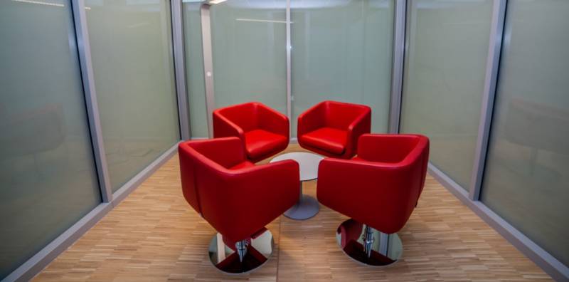 Pose de film électrique sur les cloisons vitrées des locaux professionnels en région Rhône-Alpes