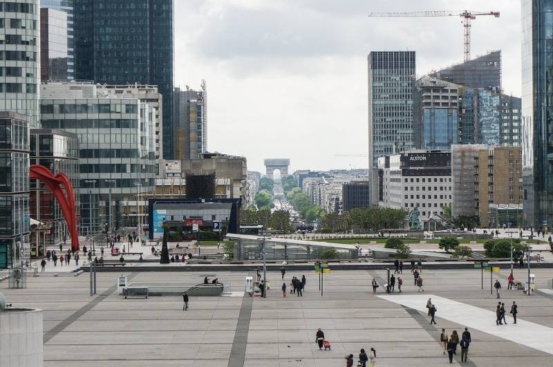 Rendre opaque les cloisons amovibles des bureaux à Courbevoie, près du quartier de la Défense 92