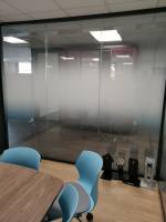 Films adhésif pour tableau transparents pour vitrophanies opacifiantes de bureaux professionnels à Romans, prés de Valence (26)
