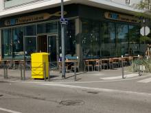 Films pellicule anti-chaleur appliqué en survitrages sur les baies vitrées d'un commerce à  Villeurbanne, près de Lyon