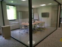 Cloisons vitrées d'un bureau avant application de films de décoration d'intimité à Limonest, Rhône (69)