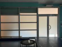 Film dépolis occultants sur vitrages existants pour une école près de Genève