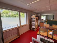 Film dépoli occultant pour éviter les regards extérieurs dans une école du 74