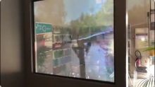 Projeter une vidéo sur une paroi vitrée de bureau temporairement opaque grâce à la pose de films électriques à occultation contrôlée dans les bâtiments professionnels en PACA