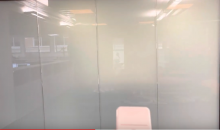 Commandez à partir d'une télécommande l'opacité d'une cloison vitrée de bureaux à Monaco