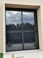 Pose de film solaire Solarscreen sur les baies vitrées d'une villa à Montélimar