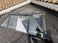 Application d'un film solaire pour isoler les toitures en verre des vérandas près de Valence