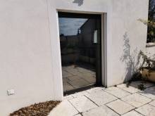 40% de transmission de lumière et 41 % de rejet de chaleur grâce à la technologie des films en survitrage pour des logements d'habitation près de Valence, Drôme