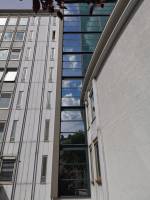 Traitement solaire de la cage vitrée de l'ascenseur d'un hôpital à Lyon 3ème arrondissement