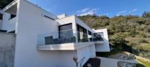 Pose de films de protection solaire sur les vitrages d'une villa contemporaine à Saint Péray
