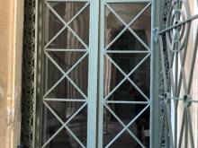 Film de sécurité pour blinder les vitrages d'un bâtiment historique à Nîmes